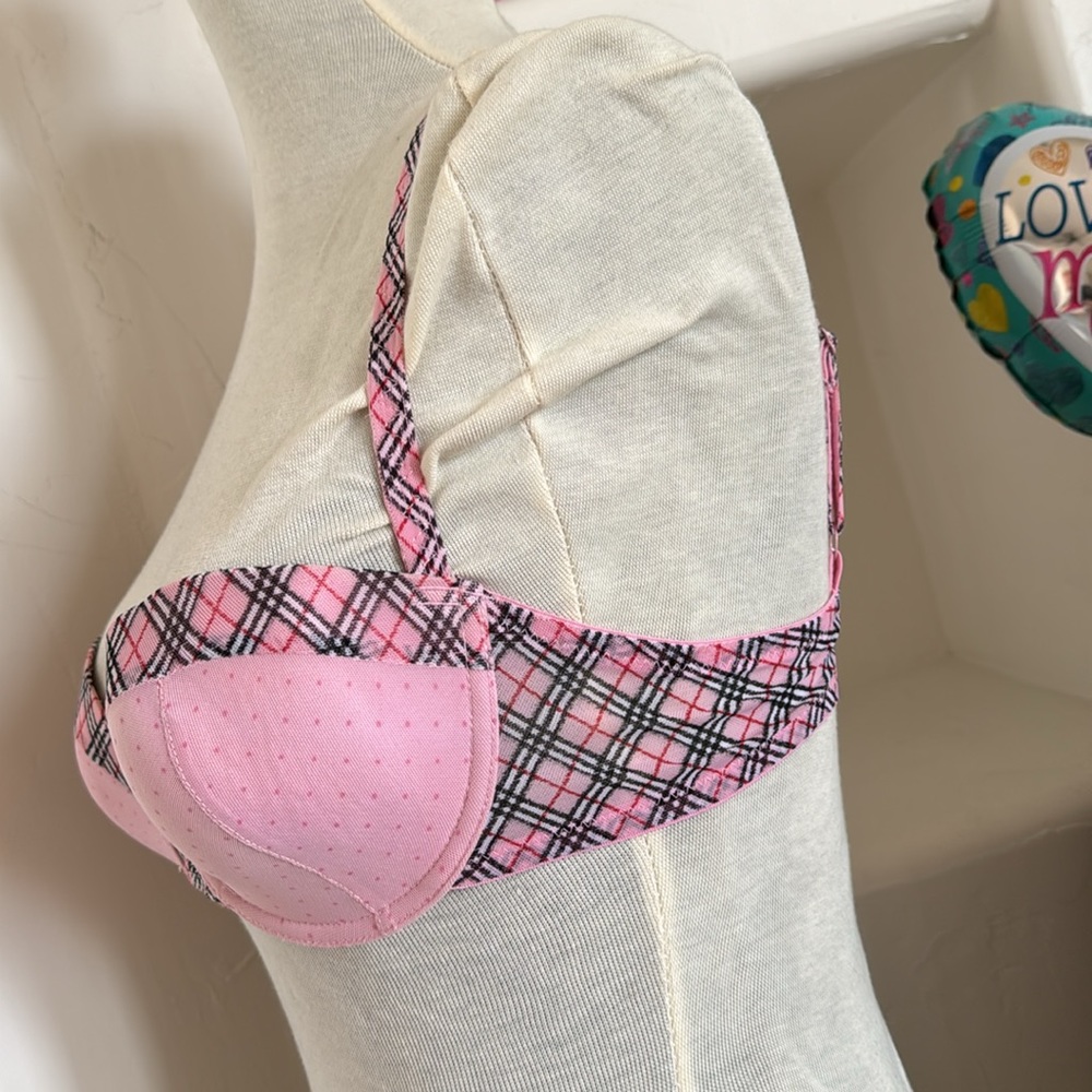 Pink Bra - Picture 2 of 3